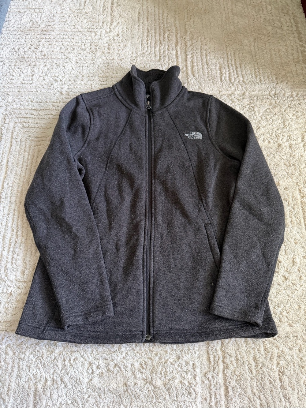 charcoal gray The North Face Women’s full-zip fleece jacket